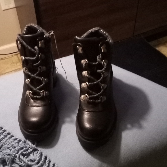 Universal Thread - Picture 2 of 4